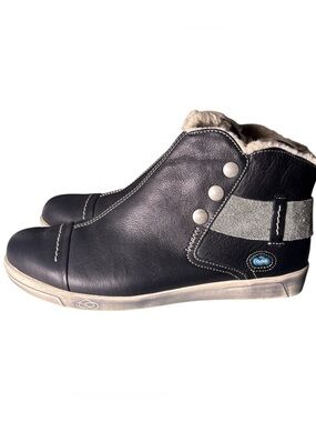 Cloud Footwear Aline Wool Lined Ankle Boot with Side Zip 39